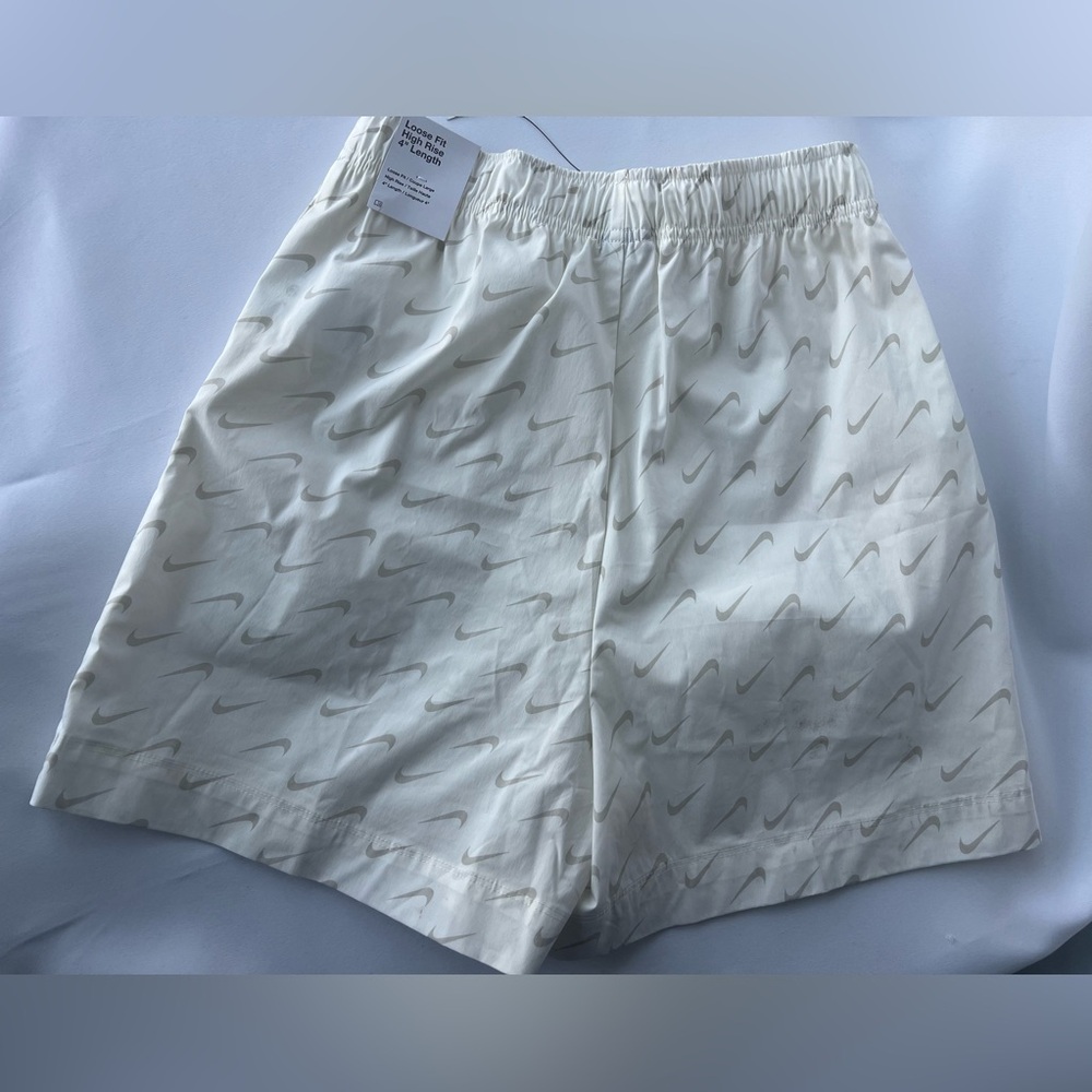 Nike Women’s Loose Fit 4” High-Waisted Woven Shorts Size: XS Color:Sail/Sail NWT - Picture 7 of 11